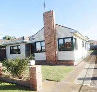 Port Life Beach House - Accommodation 4U