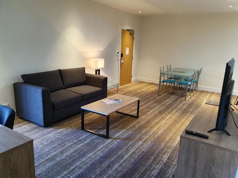 Porter's Plainland Hotel - Accommodation 4U 2