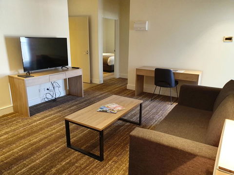 Porter's Plainland Hotel - Accommodation 4U 1