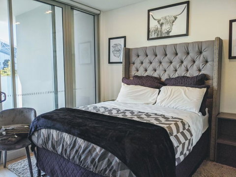 Presidential 3-bed 2-bath, Balcony, With Pool Included - Accommodation 4U 0