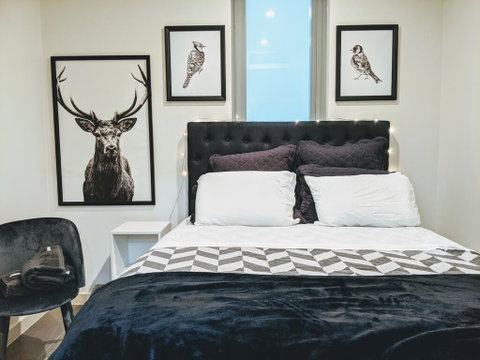Presidential 3-bed 2-bath, Balcony, With Pool Included - Accommodation 4U 3