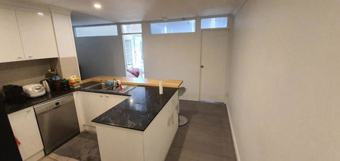 Private Modern Room - Plaza Building- In City Centre! - Accommodation 4U 3