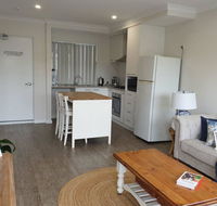 Quiet apartment walking distance to restaurants - Accommodation 4U
