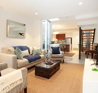 Quiet Family Home With Garden Courtyard Near Cafes - Accommodation 4U