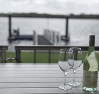 Quiet River Front Escape Walk to Ocean Street  Shops - Accommodation 4U