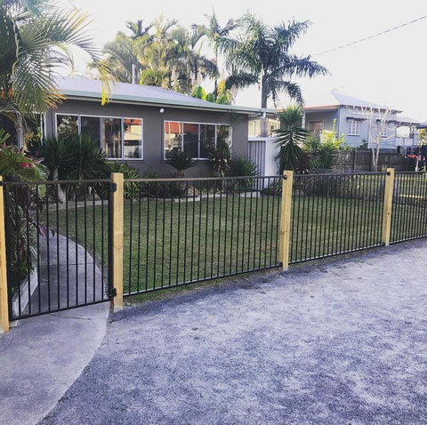 QUIRKY QUEENSLANDER 6 BEDROOM HOME - Accommodation 4U 0