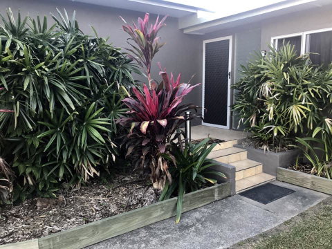 QUIRKY QUEENSLANDER 6 BEDROOM HOME - Accommodation 4U 1