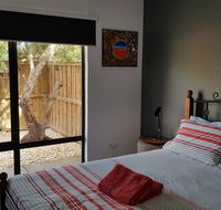 Red Ochre - Large 1BR with Private Courtyard - Accommodation 4U