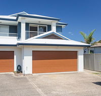Relax at Pacific' 1/26 Pacific Avenue - private duplex with enclosed yard - Accommodation 4U