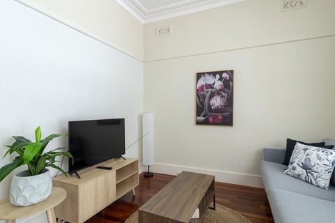 RELAXED FAMILY HOME WILLOUGHBY - Accommodation 4U 2