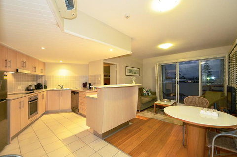 RESORT ON THE BEACH 2214/2215 - Accommodation 4U 1