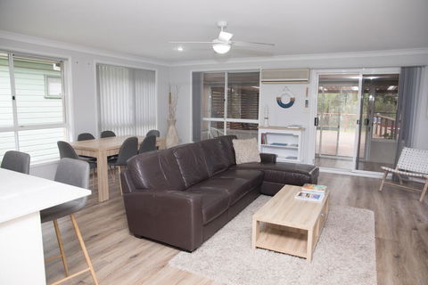 Riverside Haven - Boating, Fishing, Beach, Cafes In Walking Range - Accommodation 4U 2