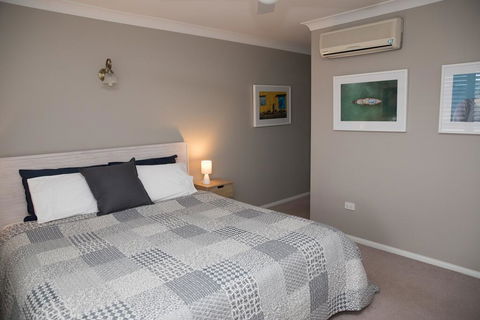 Riverside Haven - Boating, Fishing, Beach, Cafes In Walking Range - Accommodation 4U 3