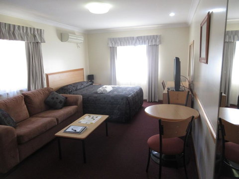 Riviera Executive Suites - Accommodation 4U 1