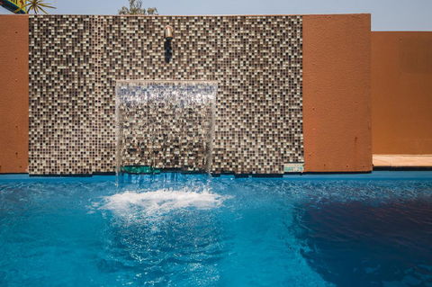 Rocky Resort Motor Inn - Accommodation 4U 2