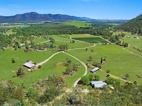 Rosa Estate In Broke - Two 3br House In Walking Distance To Cellar Doors - Accommodation 4U 1