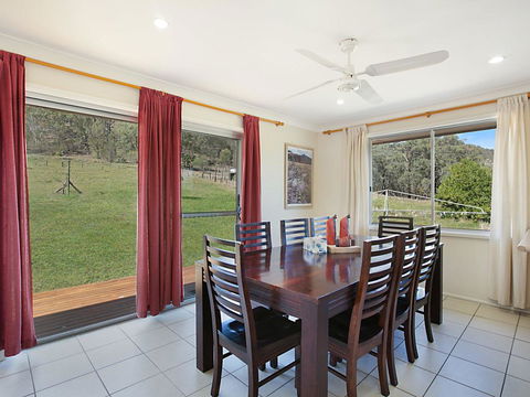 Rosa Estate In Broke - Two 3br House In Walking Distance To Cellar Doors - Accommodation 4U 3