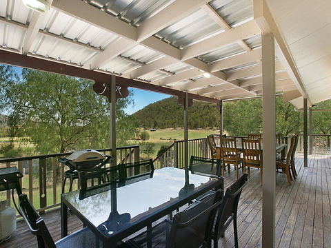 Rosa Estate In Broke - Two 3br House In Walking Distance To Cellar Doors - Accommodation 4U 0