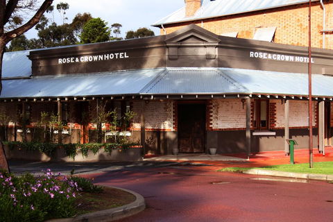 Rose & Crown Hotel - Accommodation 4U 0