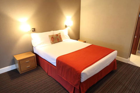 Rose & Crown Hotel - Accommodation 4U 2