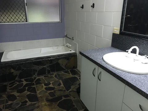 Royal Palm Cottage, Entire Two Bedroom 2 Bathroom House With Pool - Accommodation 4U 3