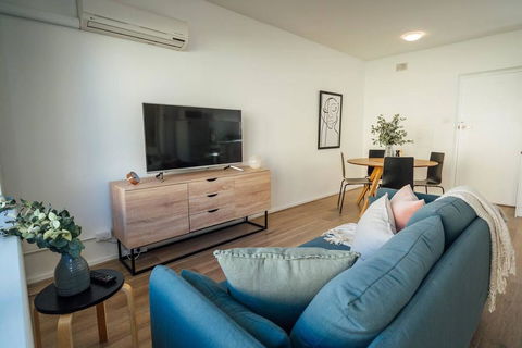 Sahara On Anzac-Close To Airport, City & Beach! - Accommodation 4U 1