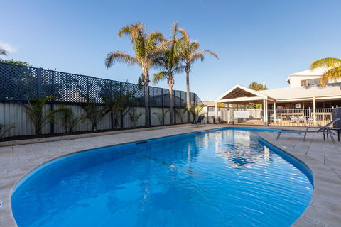 Sails Geraldton Accommodation - Accommodation 4U 0
