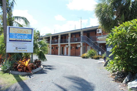 Sarina Beach Motel - Accommodation 4U 2
