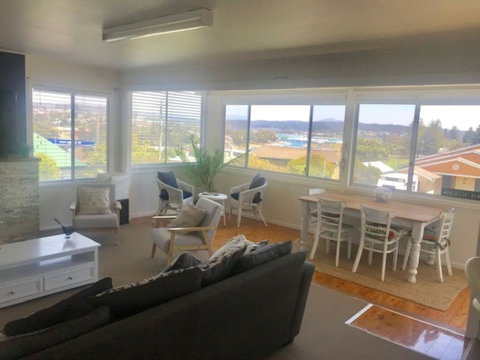 Scarlets By The Sea - Accommodation 4U 1