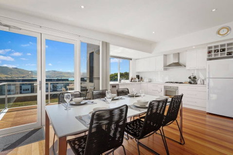 SEA NOOK - Seconds From The Beach - Accommodation 4U 2