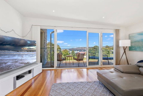 SEA NOOK - Seconds From The Beach - Accommodation 4U 1