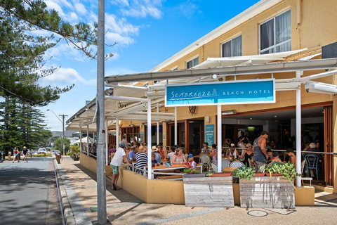 Seabreeze Beach Hotel - Accommodation 4U 0