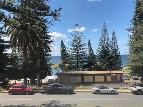 Seabreeze Beach Hotel - Accommodation 4U 1