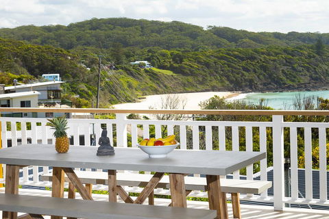 Seal Rocks Beach House ....Sugarloaf - Accommodation 4U 2