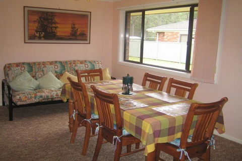 SEASCAPE In NARRAWALLEE - Accommodation 4U 3