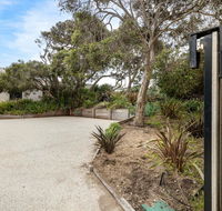 SeaSide Serenity tennis court  back beach - Accommodation 4U