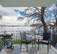 Serene And Stylish Harbourside Apartment - Accommodation 4U