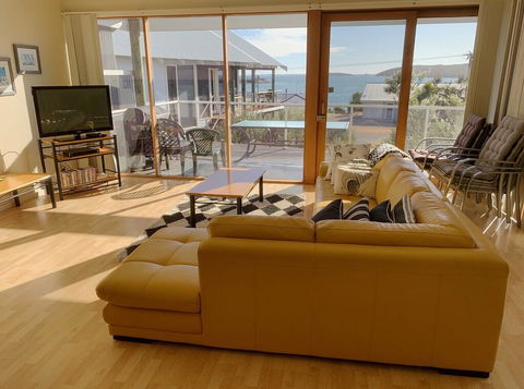 Sheoak Holiday Home - Accommodation 4U 0
