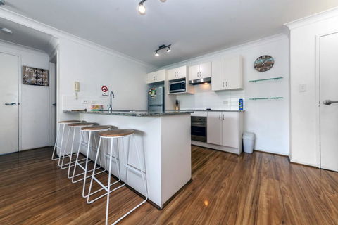 Shoal Bay Beach Club, 17/2 Shoal Bay Road - Accommodation 4U 3