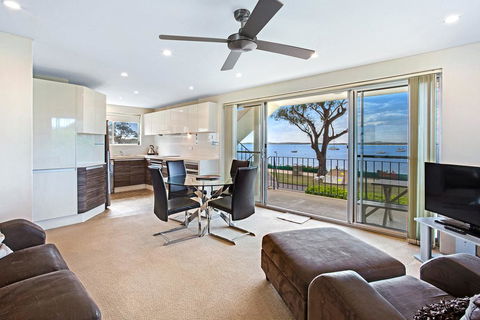 Shoal Bay Road, Shoal Towers, Unit 03, 11 - Accommodation 4U 1