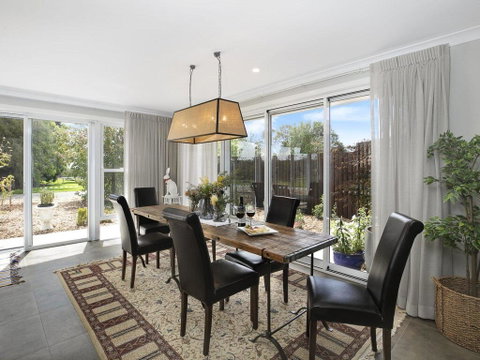 Silky Oak Villa - Spacious & Beautifully Decorated - Accommodation 4U 2