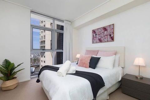 SK2 - 3BR With Pool Gym Steam Room In Story Bridge - Accommodation 4U 0