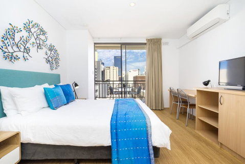 Sky High Quality Excellent Fit Out - Accommodation 4U 1