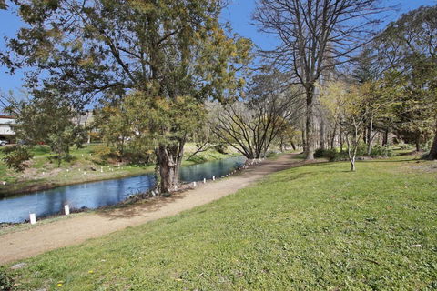 Snowstream Riverside Apartments - Unit 3 - Accommodation 4U 3