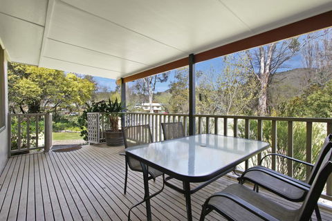 Snowstream Riverside Apartments - Unit 3 - Accommodation 4U 2