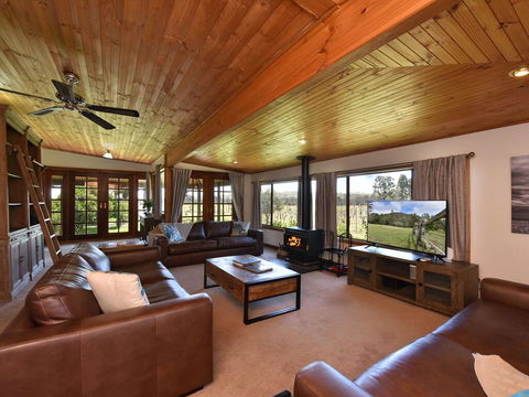 Soldiers Cottage Picturebook Vineyard Home - Accommodation 4U 2
