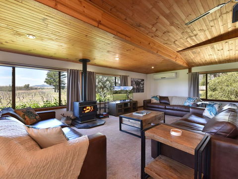 Soldiers Cottage Picturebook Vineyard Home - Accommodation 4U 1