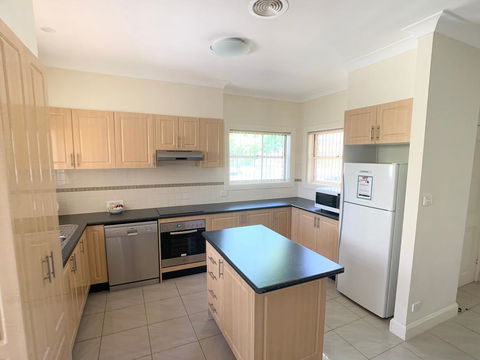 Spacious 2 Bed, 2 Bath Villa - Central Location - Quiet - Accommodation 4U 1