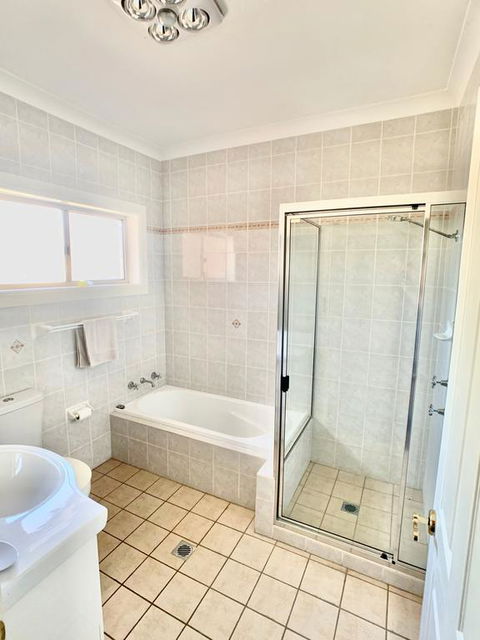 Spacious 2 Bed, 2 Bath Villa - Central Location - Quiet - Accommodation 4U 3