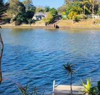 Spacious 2 Bedroom Beach Side Apartment - Close to shopping Centre with Coles Health Food Shop Sushi Pizza Cafes Hairdresse - Accommodation 4U